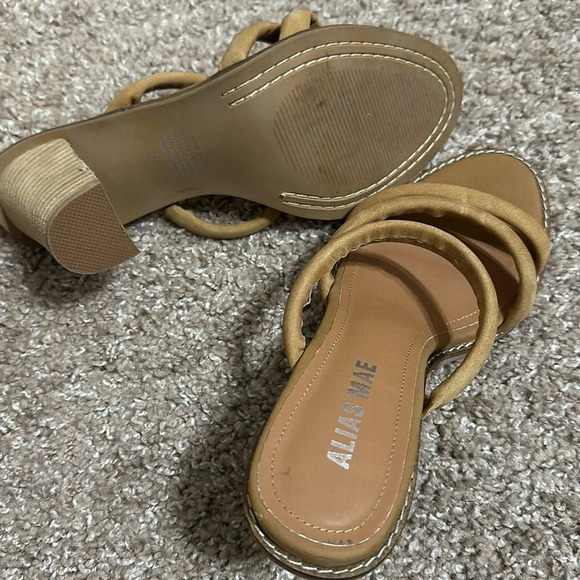 Alias Mae - Picture 6 of 7